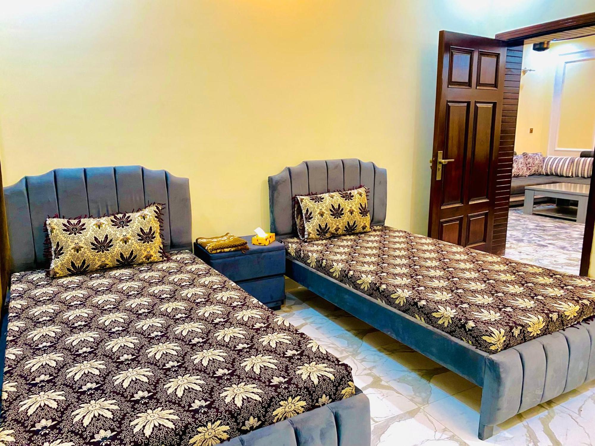 Moonlight Guest House Равалпинди Екстериор снимка