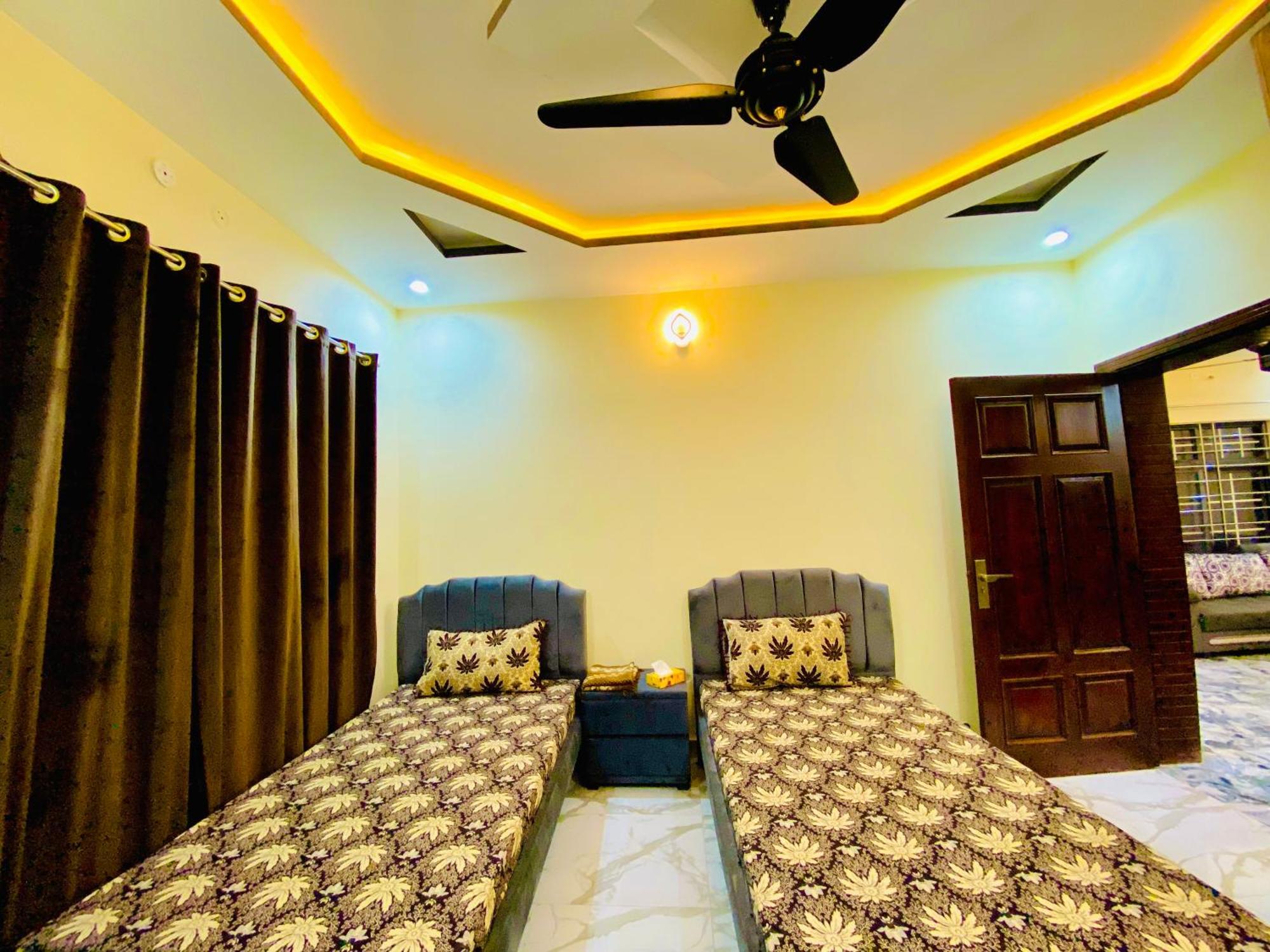 Moonlight Guest House Равалпинди Екстериор снимка