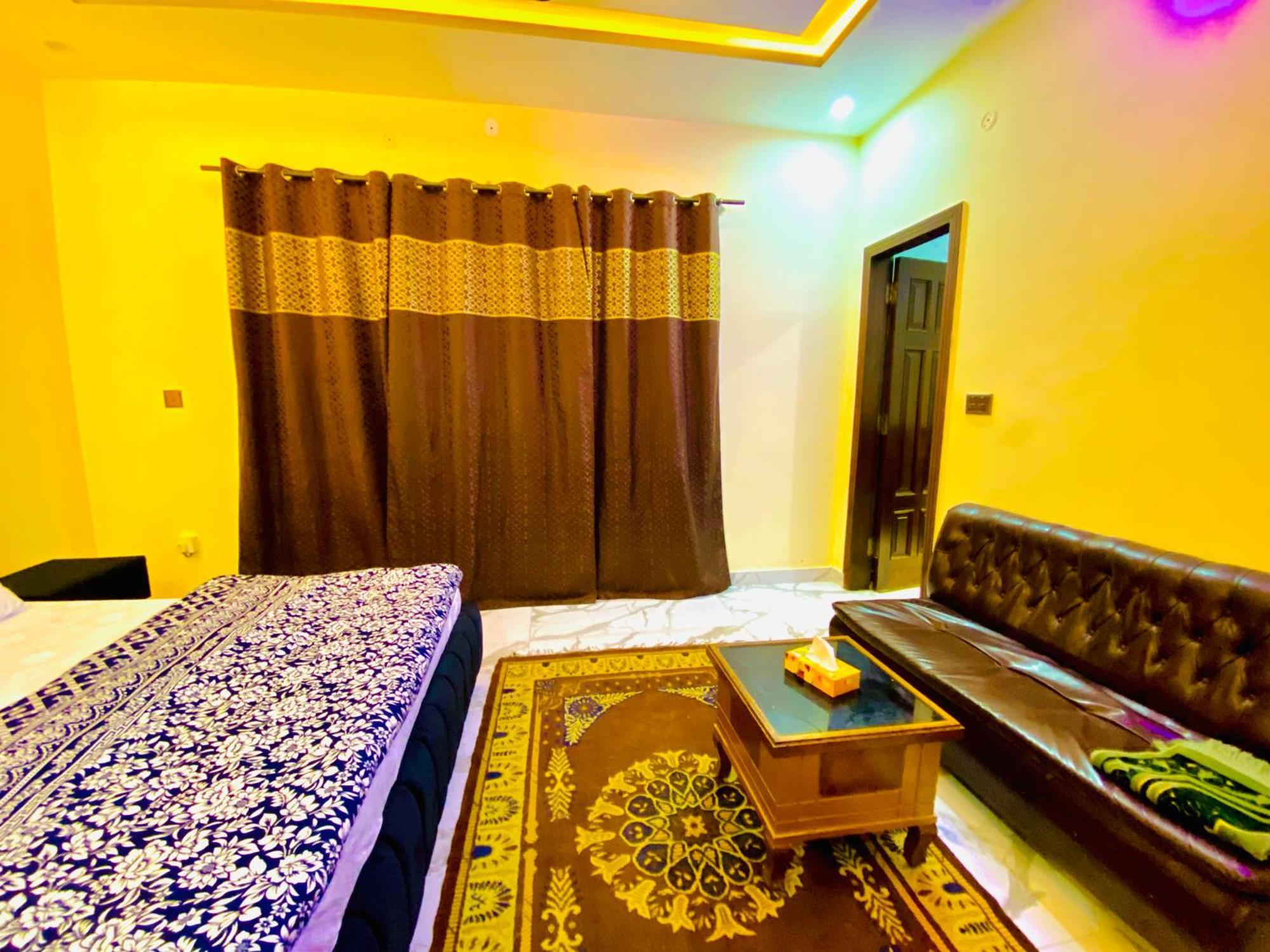 Moonlight Guest House Равалпинди Екстериор снимка