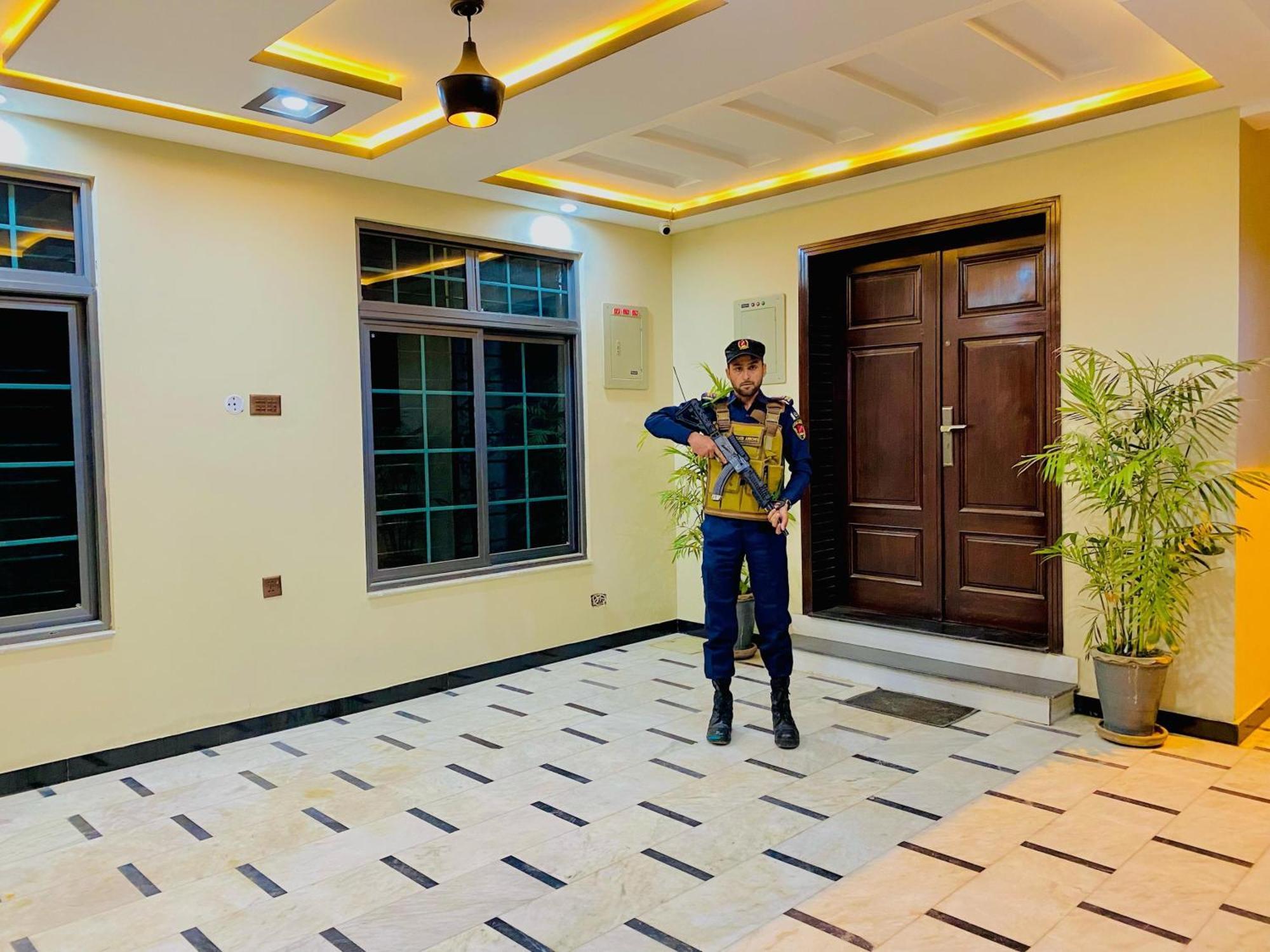 Moonlight Guest House Равалпинди Екстериор снимка
